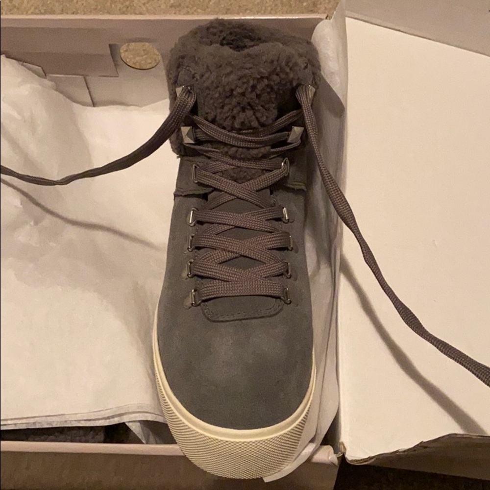 New in box - Picture 2 of 3